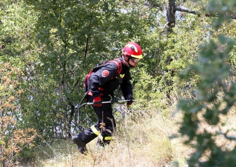 Požari diljem obale pod kontrolom, zabilježen i novi kod Stona