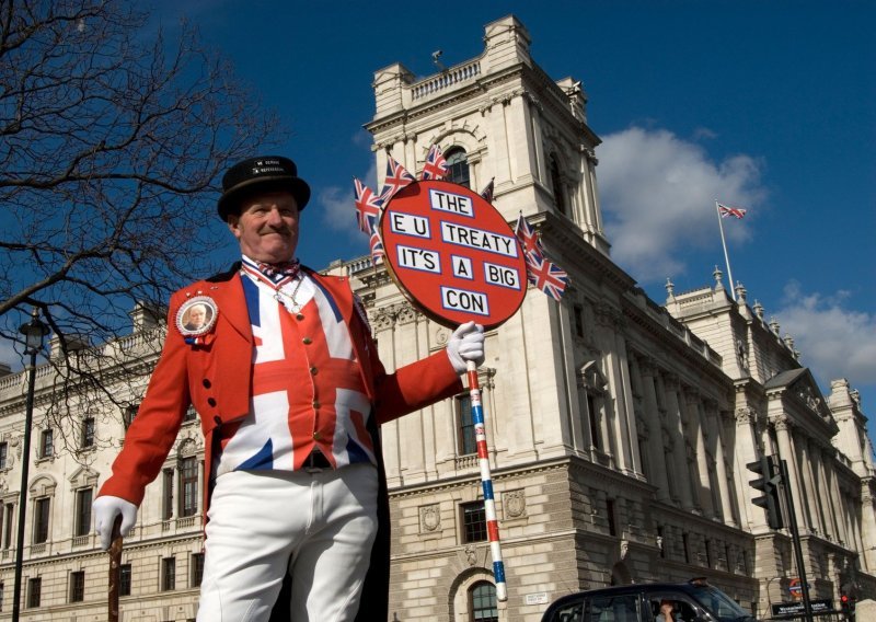 Britanski zastupnici predali milijun glasova za novi referendum o Brexitu