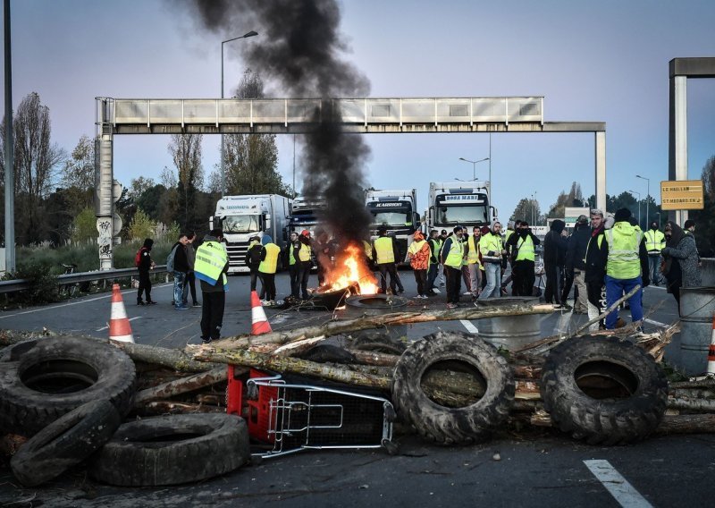 Izgredi obilježili prosvjed tristotinjak 'žutih prsluka' u Bruxellesu