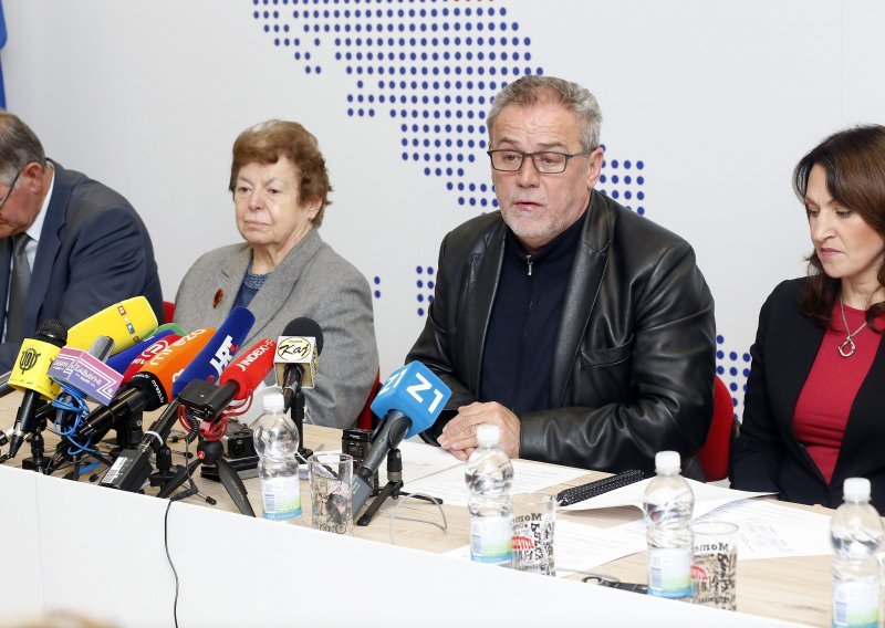 Bandić: Vjerujem da će iduće godini i druga djeca u Hrvatskoj imati besplatne udžbenike
