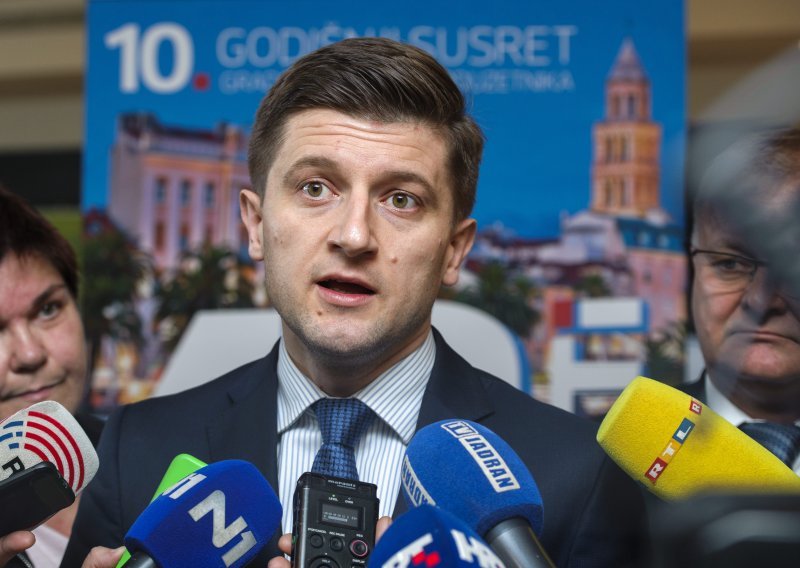 Marić: U proračunu nije predviđen novac za besplatne udžbenike