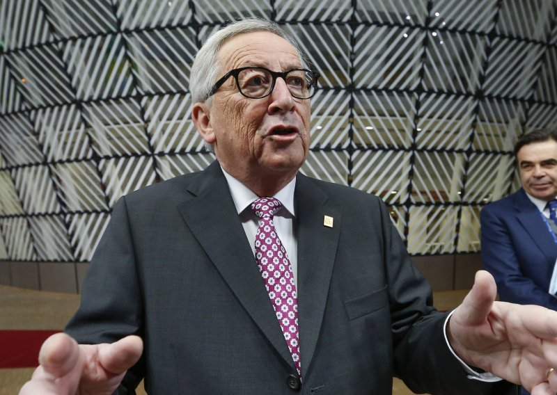 Juncker poziva Britaniju da se 'sabere' u pogledu Brexita