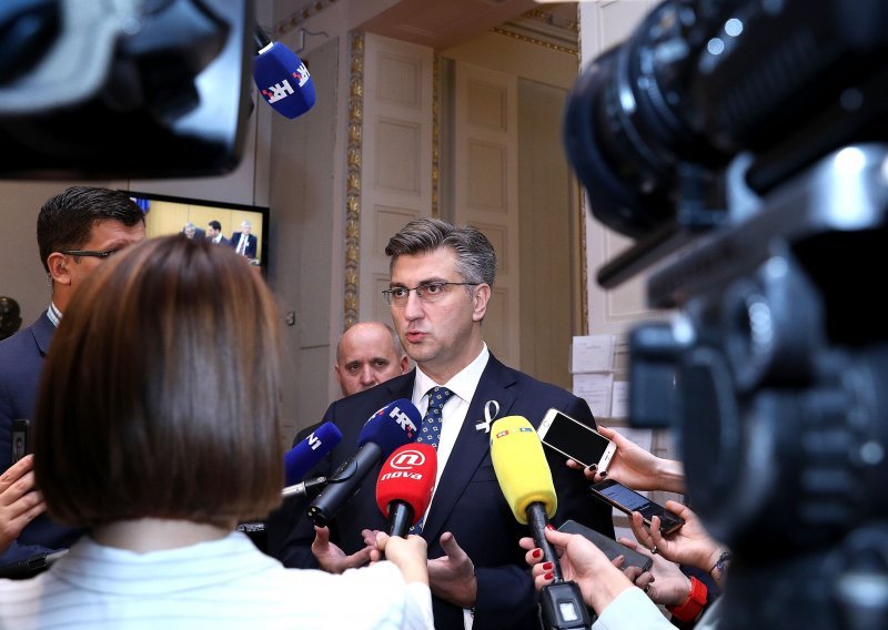 Plenković o aferi SMS: Što više informacija izlazi u javnost, to izgleda sve gore i lošije