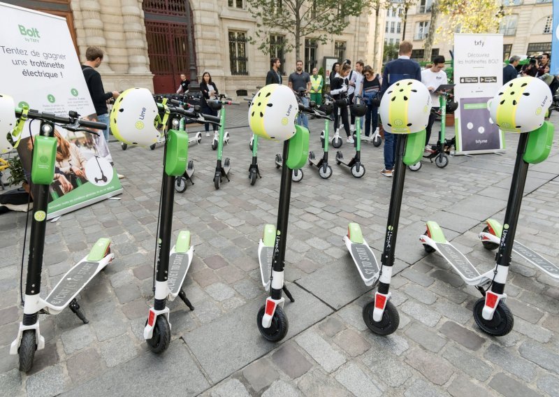 Kod nas se još ne mogu ni unajmiti, a Parižani već žele zabraniti električne romobile na pločnicima