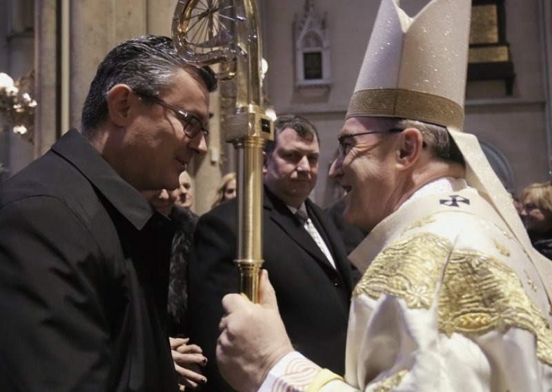 Orešković i Grabar Kitarović na polnoćki u Zagrebačkoj katedrali