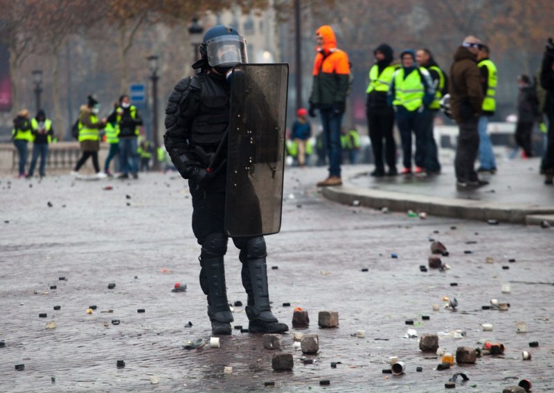 Francuska policija priprema se za peti val prosvjeda 'žutih prsluka'