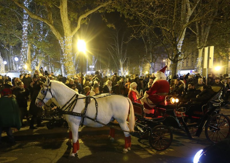 [FOTO/VIDEO] Počeo je Advent u Zagrebu, evo kakva je atmosfera