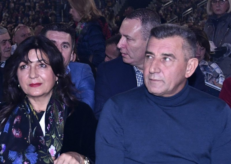 Ante Gotovina u večernjem izlasku: Uživa u klapskom koncertu