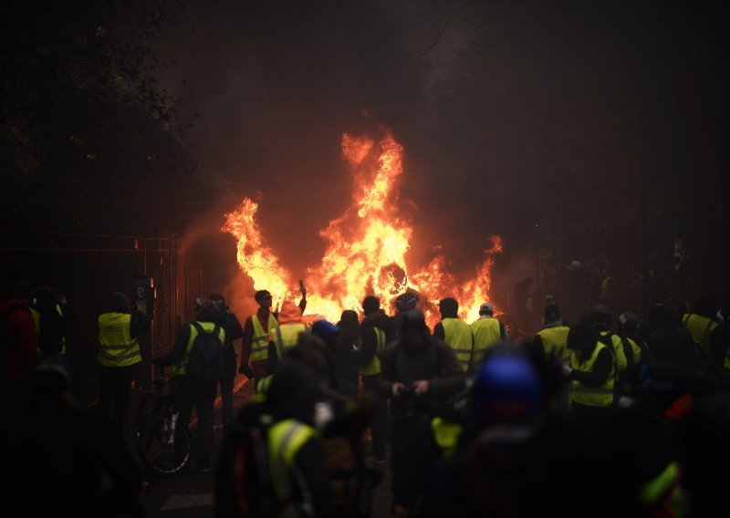 Zbog nasilja u Parizu pritvoreno 378 ljudi, 133 osobe ozlijeđene