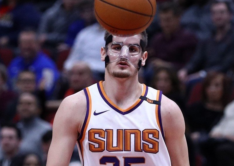 Dragan Bender zaigrao nakon mjesec dana; zašto ga je Srbin na klupi Phoenixa prekrižio?