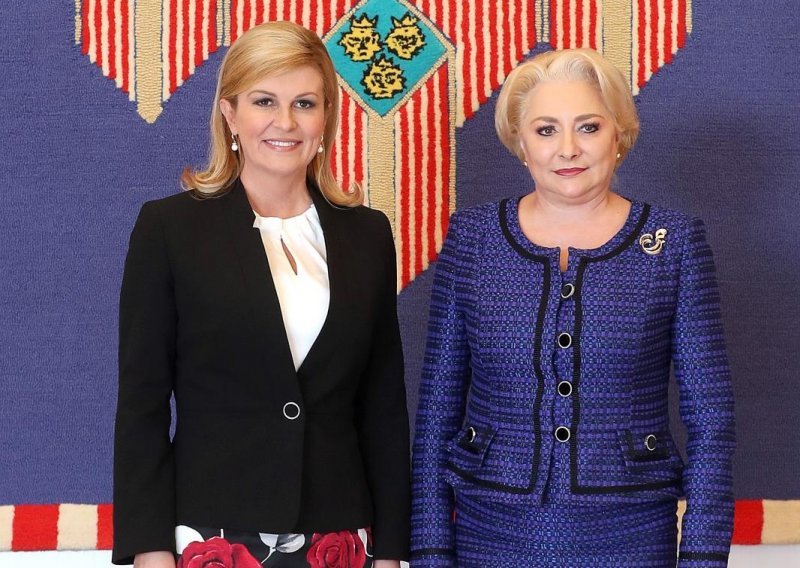Rumunjska političarka modno prešišala Grabar Kitarović: Ruže na suknji toliko bodu u oči da imam osjećaj da su 3D