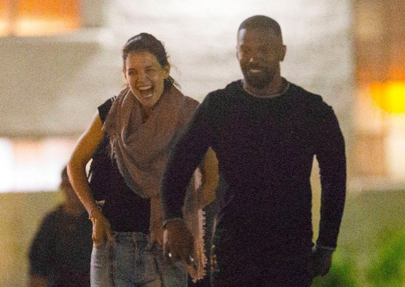 Ne kriju sreću: Jamie Foxx i Katie Holmes u romantičnoj šetnji