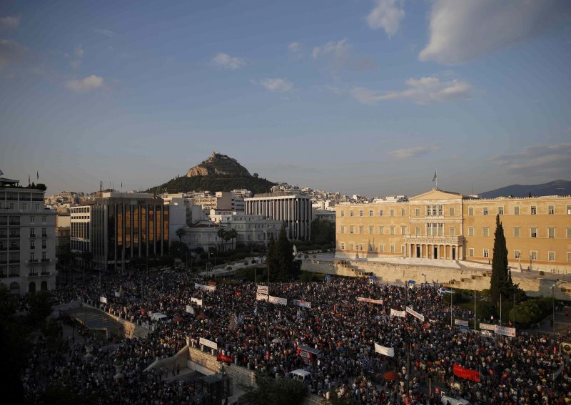 Grčka neće platiti ratu duga MMF-u