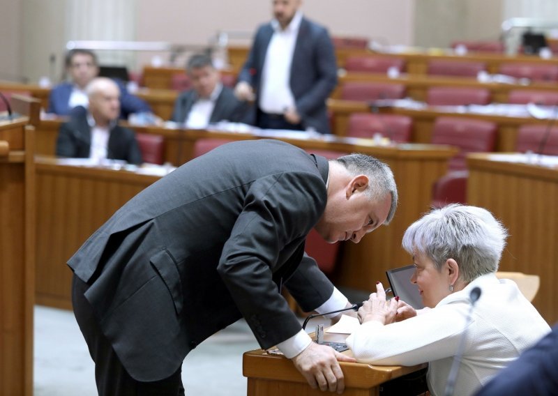 Nakon kaosa u Saboru, danas se 'regularno' raspravlja o poljoprivredi - što zakon oko kojeg se digla buka donosi?