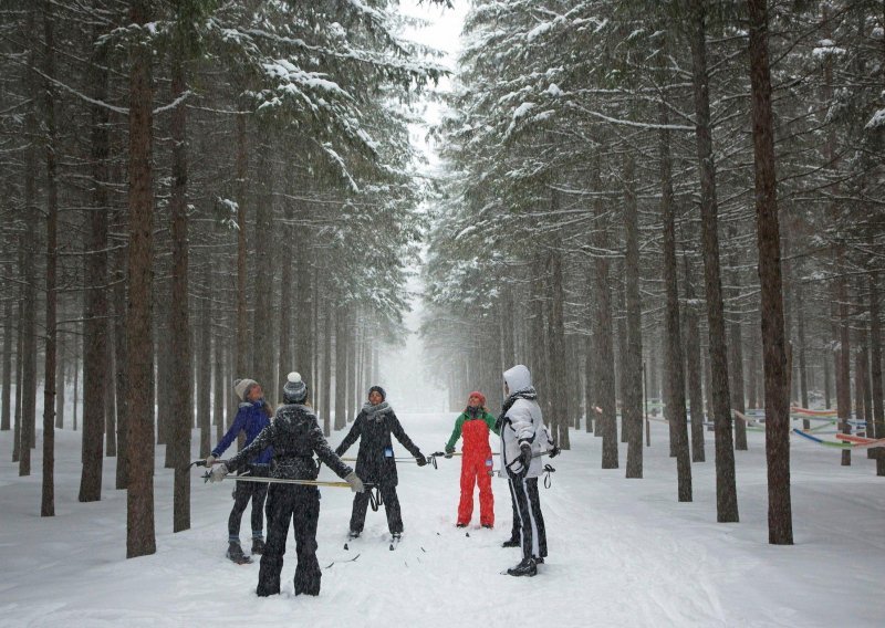 Yoga na snijegu novi je hit za neskijaše koji vole planinu