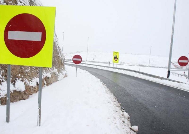 Ledena kiša na A 1 između Bosiljeva i Male Kapele