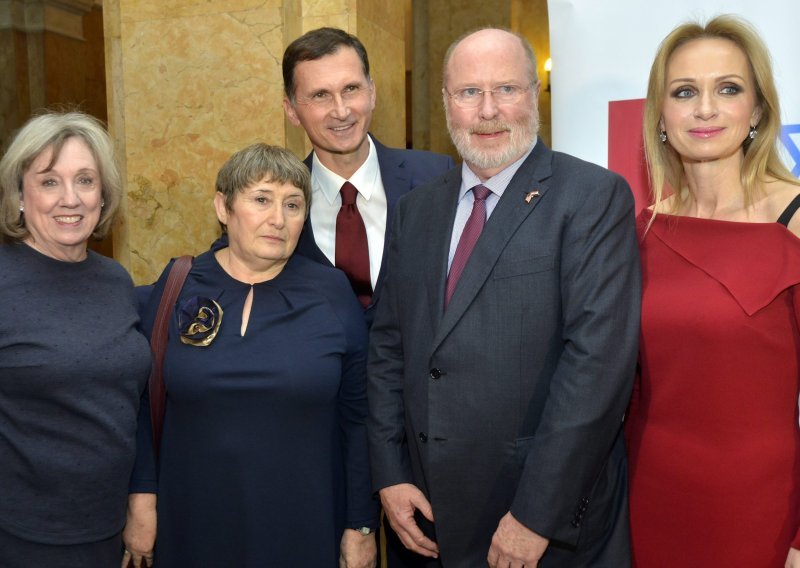 Američki veleposlanik otkrio karte: Ovo treba napraviti da bi dobili avione