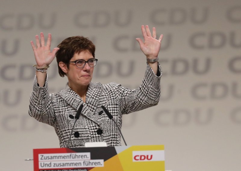 Kramp-Karrenbauer službeno imenovana novom njemačkom ministricom obrane