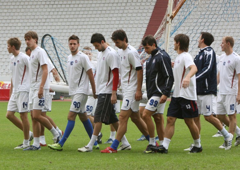 Reja potjerao Ibričića i Tičinovića, Torcida tjera Keruma