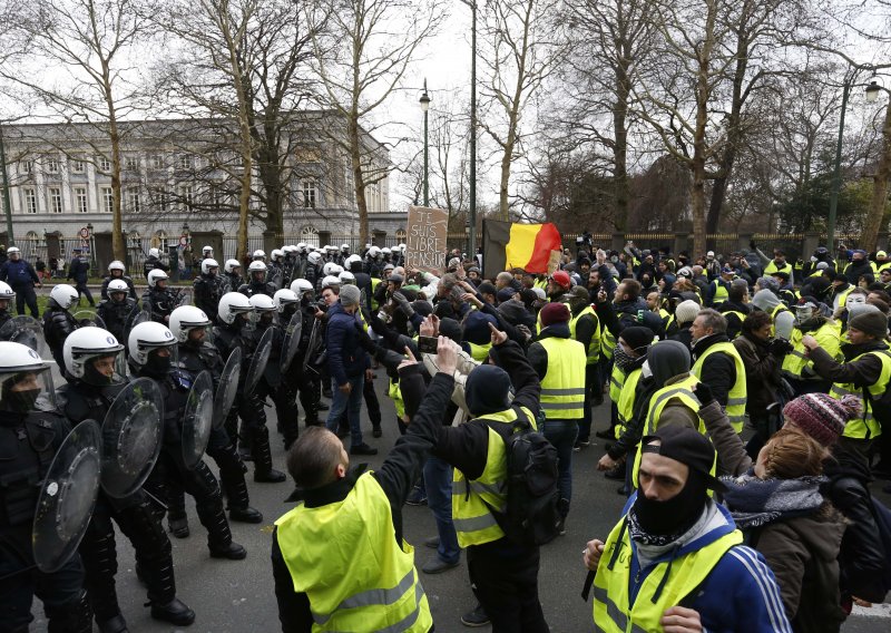 Francuska vlada pozvala 'žute prsluke' da ne prosvjeduju ovaj vikend zbog napada u Strasbourgu