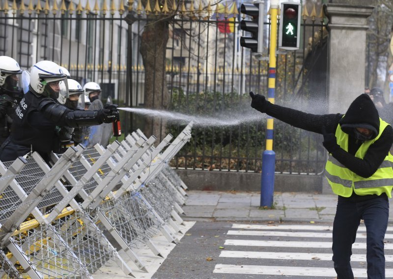 Pokret se širi, 'žuti prsluci' u sukobima s policijom i u Bruxellesu