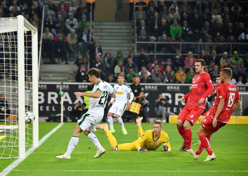 Borussija (M) uvjerljivom pobjedom preskočila Bayern i vratila se na drugo mjesto