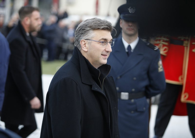 Plenković: Ili kupujemo F-16 kakav nam je ponuđen ili se natječaj poništava