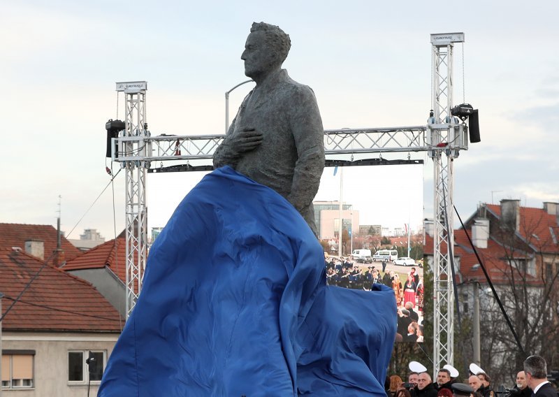 Otkriven najveći spomenik Franji Tuđmanu, Bandić ipak nije došao