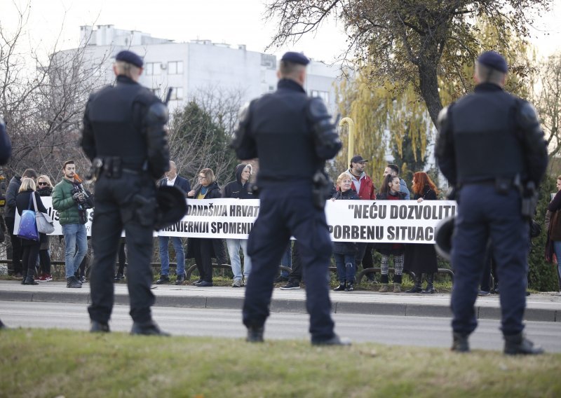 Dobio šakom u glavu jer je viknuo 'Tuđman je zločinac'