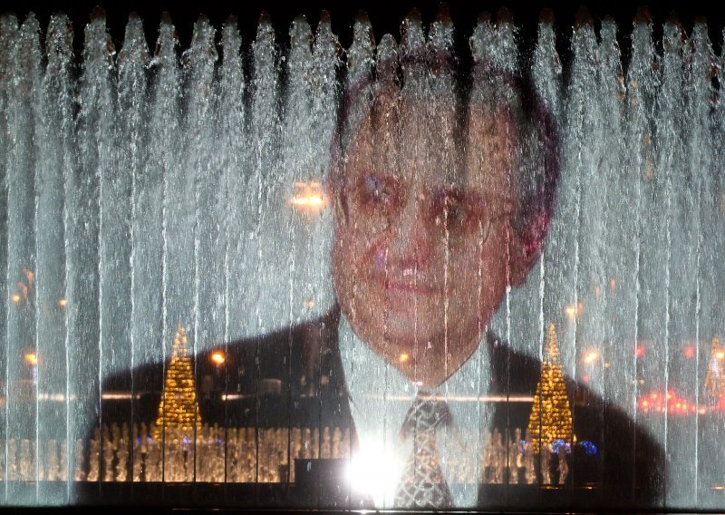Pogledajte projekciju lika Franje Tuđmana na fontanama u Zagrebu