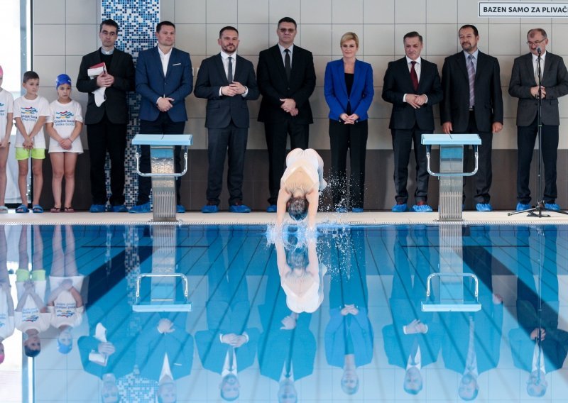 Predsjednica otvorila bazen, djeci pozlilo od klora