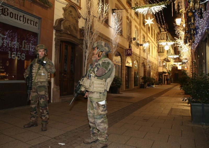 Četvero privedenih zbog napada u Strasbourgu, policija i dalje ne zna kako je napadač ušao na sajam