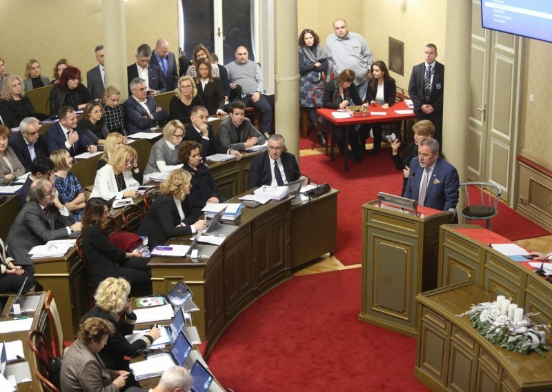 Nakon izglasavanja proračuna sjednica zagrebačke skupštine prekinuta