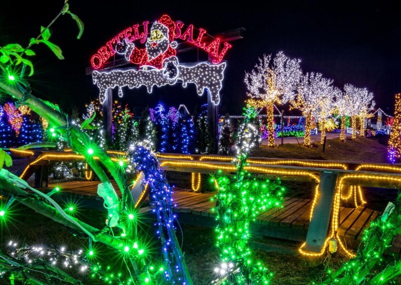 Četiri milijuna šarenih lampica: Zavirite u svjetlucavi blagdanski spektakl obitelji Salaj