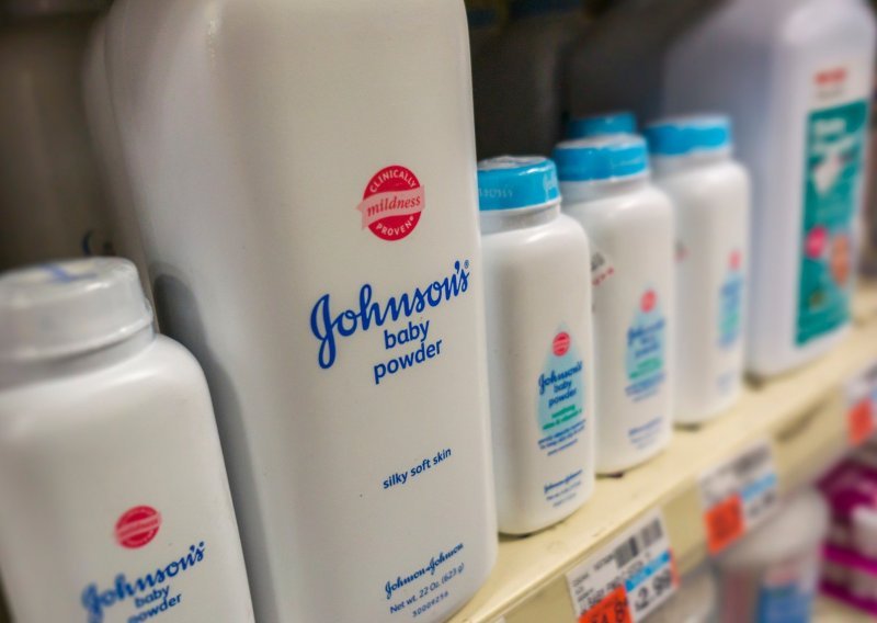 Šokantna vijest: Johnson & Johnson desetljećima znao za azbest u puderu za bebe