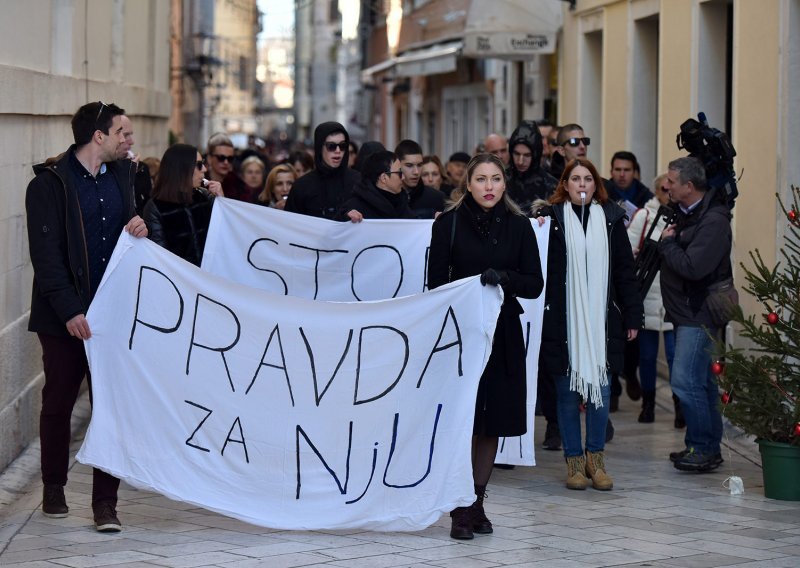 Prosvjed u Zadru zbog puštanja Daruvarca na slobodu