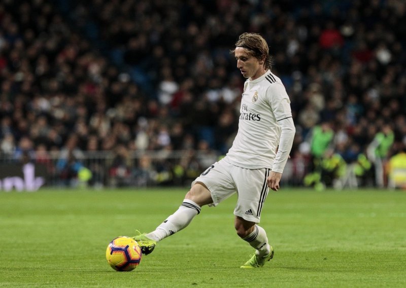 Modrić donio Zlatnu loptu pred navijače Reala, Benzema se pobrinuo za pobjedu