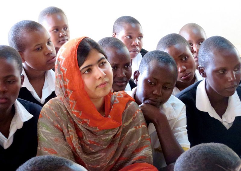 Biografije Malale, Kurta Cobaina i Ronalda u Biografskom doxu