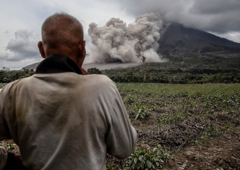 Na indonezijskom otoku Sulawesiju erumpirao vulkan Soputan