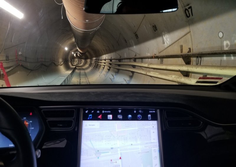 Elon Musk otvorio prvi tunel za autonomnu vožnju elektromobilom