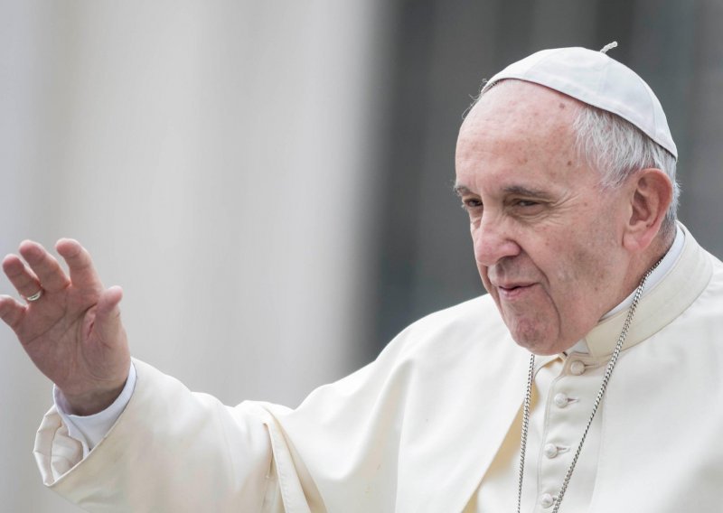 Na Cvjetnicu Papa poručio da Crkva mora biti ponizna