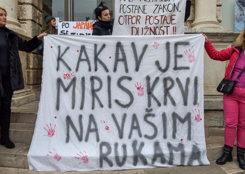 Prosvjed u Zadru zbog puštanja Daruvarca: 'Pravosuđe štiti kriminalce'