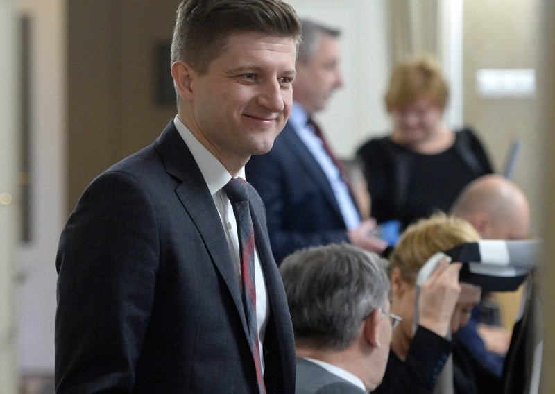Ministar Marić zabranjuje klađenje preko interneta