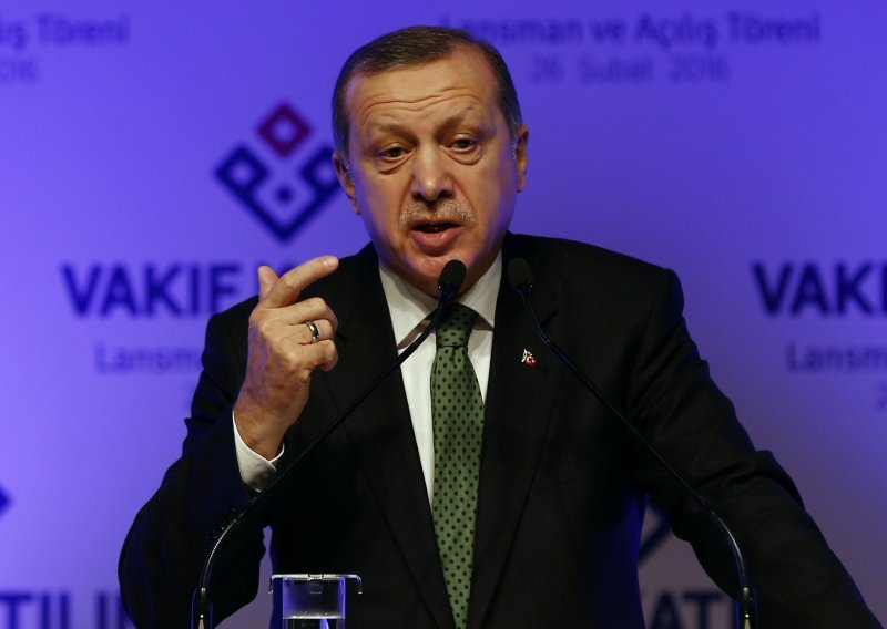 Erdogan sasuo 'drvlje i kamenje' po Europskoj uniji
