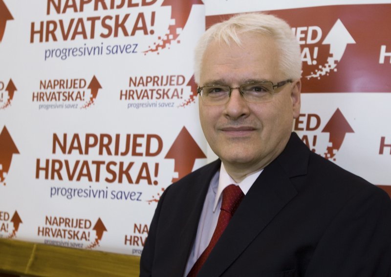 Josipović odškrinuo vrata moguće kandidature za predsjednika