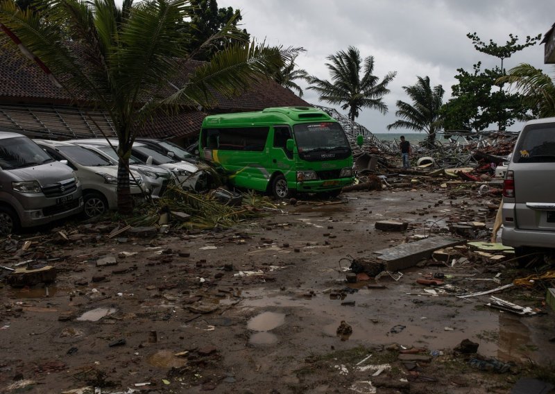 U 'vulkanskom cunamiju' u Indoneziji poginulo najmanje 222 ljudi