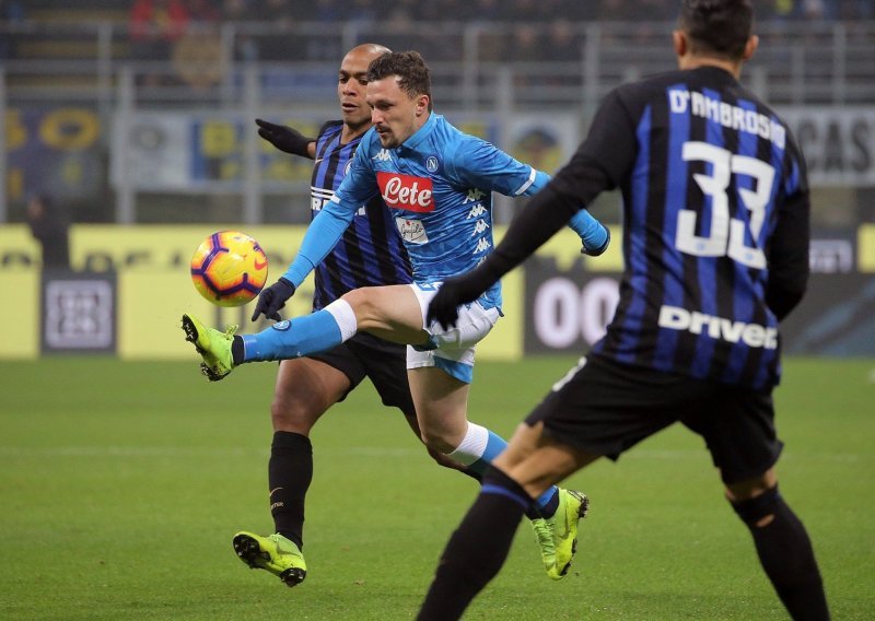 Inter u dramatičnom derbiju svladao Napoli u posljednjim trenucima utakmice