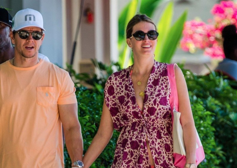 Romantika na Barbadosu: Mark Wahlberg na zasluženom odmoru sa zgodnom suprugom