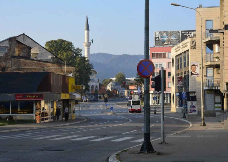 Nepoznati vozač izgorio u zapaljenom vozilu zagrebačkih oznaka kod Banje Luke