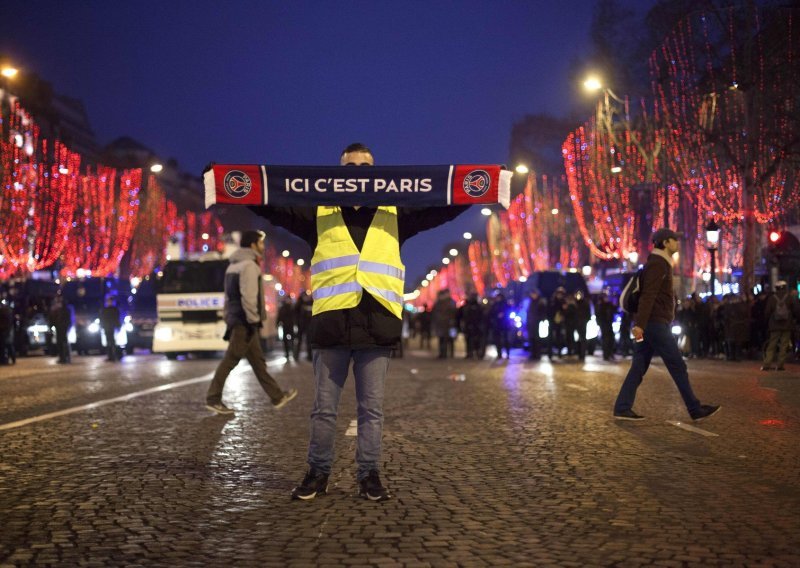 Doček Nove u Parizu uz rigorozne provjere i tisuće policajaca, strahuje se i od Žutih prsluka